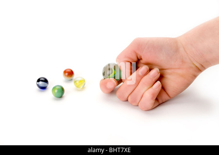 Mano sul bianco con marmi Foto Stock