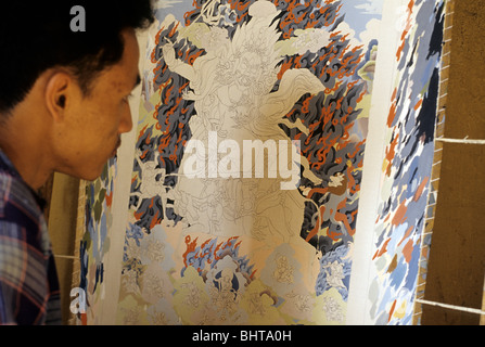 Thangka (tibetano pittura su seta) negli artisti' shop nel Patrimonio Mondiale UNESCO città di Bhaktapur- valle di Kathmandu, Nepal. Foto Stock