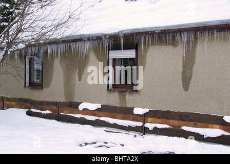 Eiszapfen am Haus - ghiacciolo sulla casa 03 Foto Stock