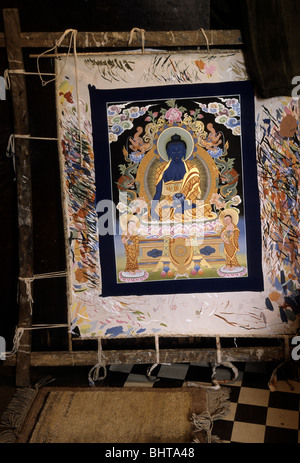 Thangka (tibetano pittura su seta) negli artisti' shop nel Patrimonio Mondiale UNESCO città di Bhaktapur- valle di Kathmandu, Nepal Foto Stock