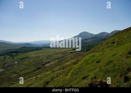 Beddgelert foresta da Nantlle cresta sopra il villaggio di Rhyd Ddu in Snowdonia, il Galles del Nord Foto Stock