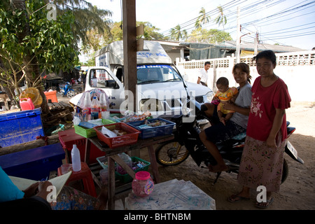 Rawai Mare Gypsy famiglia del villaggio - Phuket Foto Stock