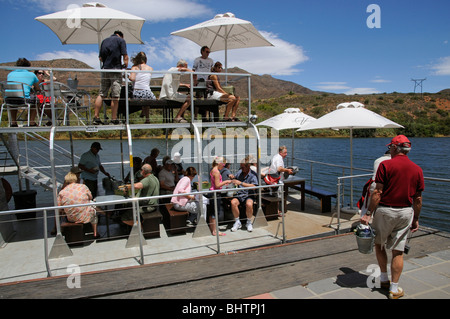 Tourist gita in barca sul fiume Breede tra Worcester e Robertson Western Cape South Africa imbarco passeggeri Foto Stock