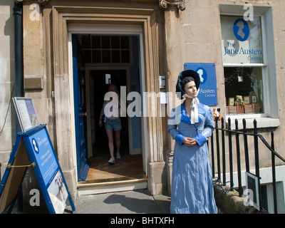 Al di fuori della Jane Austen Centre on Gay Street Bath Avon England Regno Unito Foto Stock