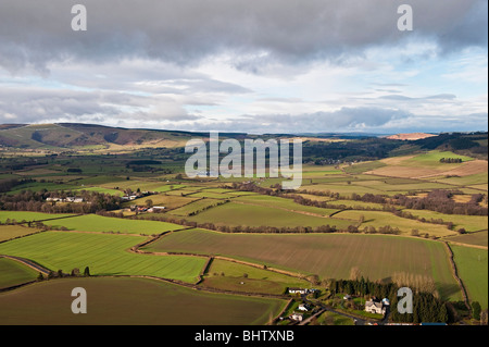 La vista della campagna del Radnorshire da Herrock Hill, sul sentiero di Offa's Dyke, che si affaccia sulla valle di Walton e New Radnor, Powys, Galles, Regno Unito. Foto Stock