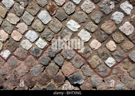 Travetine mattoni di marmo nella parete di un anfiteatro romano scavi archeologici di Roselle Foto Stock