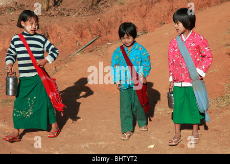 Myanmar Birmania, Kalaw, ai bambini di andare a scuola, Stato Shan, Foto Stock