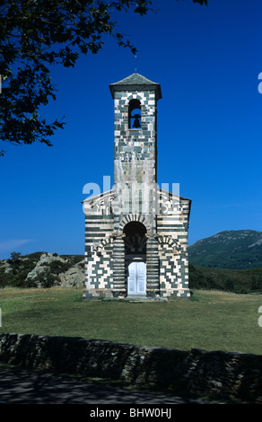 Chiesa di San Michele de Murato (1280) & Belfry o campanile romanico pisano & Architettura policroma, Corsica, Francia Foto Stock
