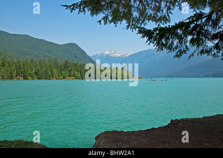 Questa bella vacanza è di Mt. Baker Lago con Shuksan Mountain in background, situato nello stato di Washington. Foto Stock