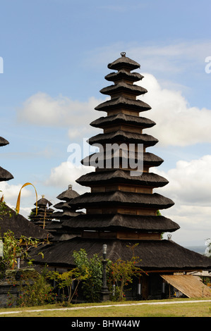 Pura Besakih, sulle pendici di Mt. Agung, è il Tempio madre di Bali, il più importante tempio complesso sull'isola. Ka Foto Stock