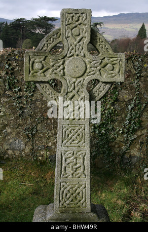 Croce celtica in St Mary's sagrato, Caerhun, Conwy, il Galles del Nord Foto Stock