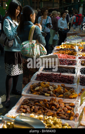 Nuts seeds and dried fruit Borough organic market central London England UK Europe Foto Stock