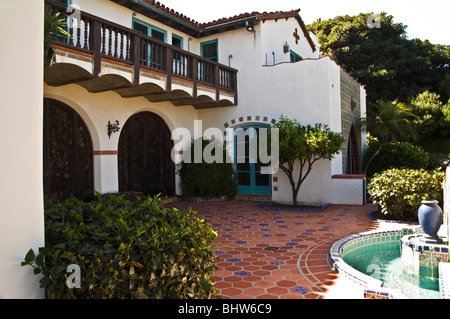 L'estremità posteriore della Adamson casa Malibu, California, Stati Uniti d'America. Vista mostra la fontana sul retro.(orientato orizzontalmente foto) Foto Stock