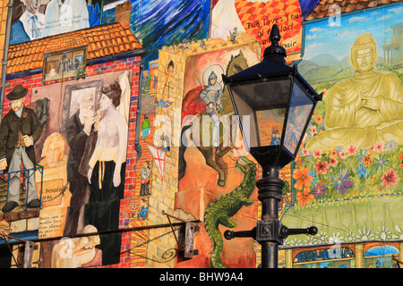 Arte di strada su un blando la rupe in Scarborough, North Yorkshire, Inghilterra, Regno Unito - dettaglio Foto Stock