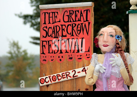 Il grande Spaventapasseri Festival di Mahone Bay Nova Scotia Canada Foto Stock