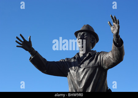 Statua di ex SAFC FA Cup vincendo manager Bob Stokoe presso lo stadio di luce, Sunderland, England, Regno Unito Foto Stock