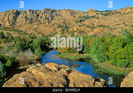 Tesoro lago e montagna Elk a Wichita Mountains National Wildlife Refuge, nei pressi di Lawton, Oklahoma, Stati Uniti d'America Foto Stock