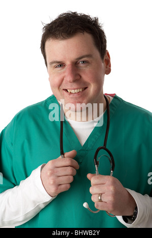 Uomo che indossa medical scrubs sorridente alla fotocamera Foto Stock