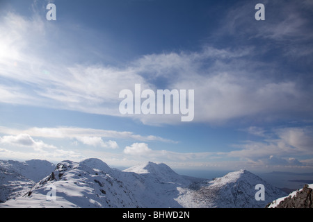 Un STAC ,Rois Bheinn & Sgurr na ba Glaise sono 3 Corbetts da Lochailort nel NW Highlands.Da Druim Fiaclach Foto Stock