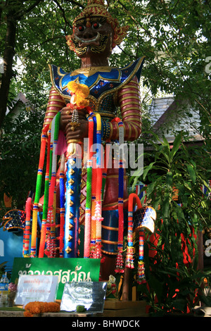 Pagoda colorata statua a Bangkok, in Thailandia. Foto Stock