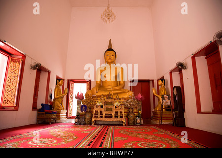 All'interno di Wat Puttamongkon tempio nella città di Phuket - Tailandia Foto Stock