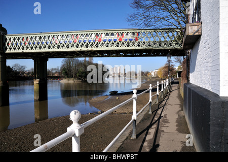 Strand sul verde ,Chiswick Foto Stock