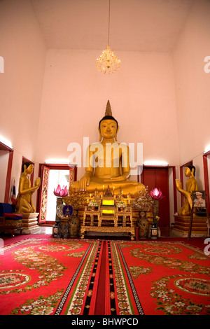 All'interno di Wat Puttamongkon tempio nella città di Phuket - Tailandia Foto Stock