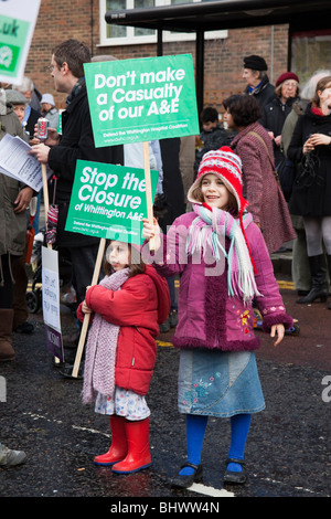 La protesta contro la chiusura di Whittington Hospital A&E IL REPARTO, 27 Febbraio 2010 Foto Stock