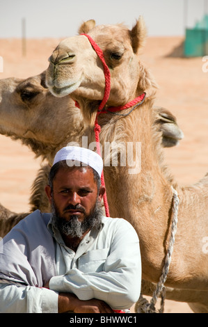 Tradizionalmente condita arabo camel herders Al Dhafra camel festival, Zayed City, Abu Dhabi, Emirati arabi uniti Foto Stock