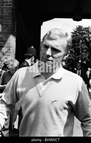 Squadra dell'inghilterra partono da Hendon Hall Hotel sul modo di Wembley per la finale di Coppa del Mondo, 30 luglio 1966. In inghilterra il Capitano Bobby Moore Foto Stock