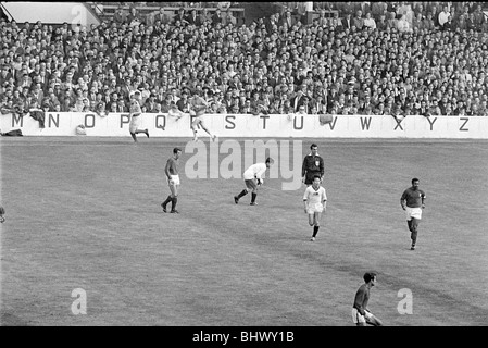 Coppa del Mondo Corea del Nord contro il Portogallo il 24 luglio 1966 Owens e Mealey W7084 23 Foto Stock