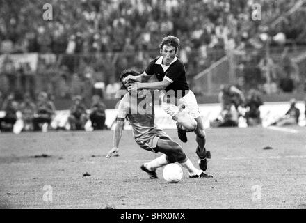 Il calcio Scozia v Brasile Mondiali 1974 Kenny Dalglish in azione Foto Stock