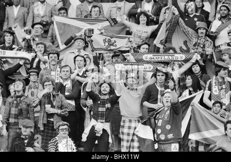 1978 World Cup Finals Gruppo Quattro corrispondono a Cordoba, Argentina. Scozia 1 v Perù 3. Ventole scozzese sventolando sciarpe. 3 Giugno 1978 Foto Stock