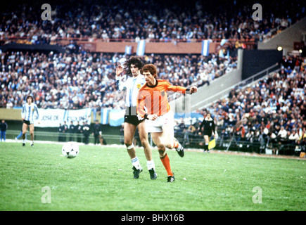 Holland v Argentina finale di Coppa del Mondo 1978 Mario Kempes e Brandits Foto Stock