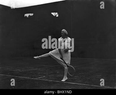 Mlle Suzanne Lenglen in Inghilterra tutti i campionati di tennis a Wimbledon Foto Stock