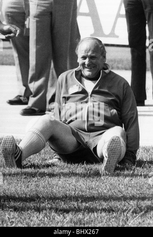 Inghilterra Manager Ron Greenwood visto qui durante una sessione di formazione a Bilbao Spagna durante il 1982 World Cup Foto Stock