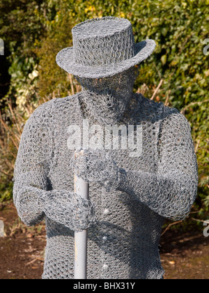 Un filo di una scultura in il giardino di rose a Newstead Abbey nel Nottinghamshire, England Regno Unito Foto Stock