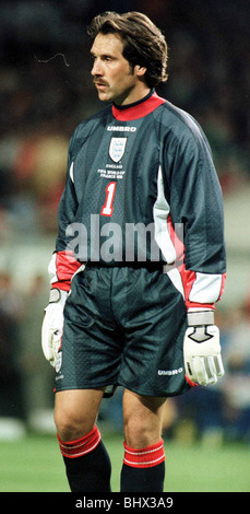 David Seaman Inghilterra il portiere alla Coppa del Mondo di giugno 1998 dopo la Romania punteggi loro secondo obiettivo Foto Stock