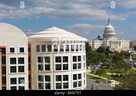 Barrett Prettyman Federal Courthouse con noi capitale in background Foto Stock
