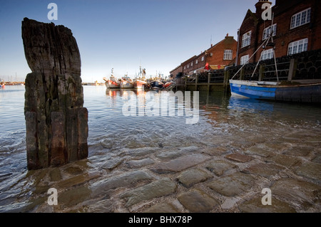 Barche da pesca in Scarborough Harbour Foto Stock