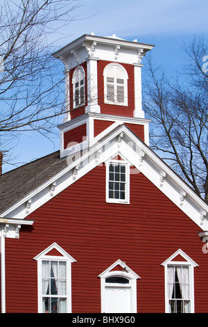 Parte anteriore di un American vintage red schoolhouse. Foto Stock