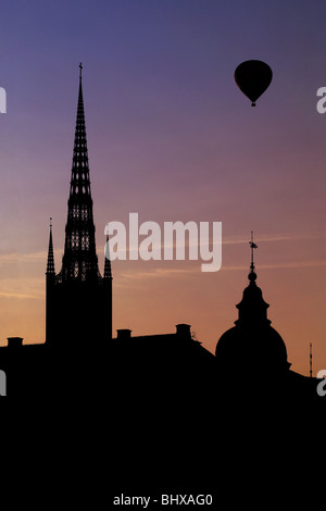 In mongolfiera ad aria calda, Riddarholmskyrkan / Chiesa di Riddarholmen, Riddarholmen Stoccolma, Svezia Foto Stock