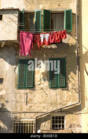 Lavaggio e asciugatura al sole Foto Stock