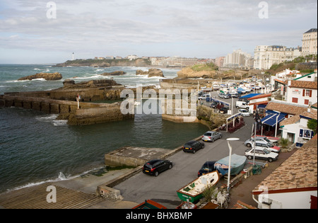 Vista sul porto di Biarritz al faro Foto Stock
