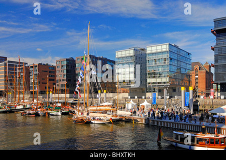 La Tall Ship Harbour in Sandtorhafen, città portuale di Amburgo Foto Stock
