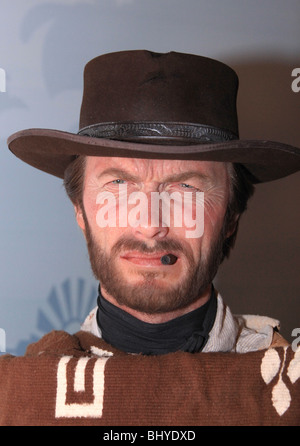 CLINT EASTWOOD (WAXWORK) signora Tussauds APERTURA DI HOLLYWOOD HOLLYWOOD Los Angeles CA USA 21 Luglio 2009 Foto Stock