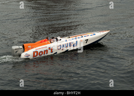 Dont Panic Non fatevi prendere dal panico Powerboat Foto Stock