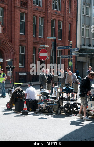 Troupe di BBC popolare serie tv superstiti sulla posizione shoot, Birmingham Foto Stock