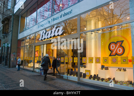 Bata Shoe store esterno Vaclavske namesti square Praga Repubblica Ceca Europa Foto Stock