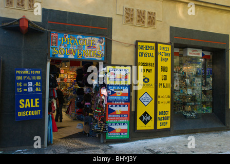 Negozio di souvenir Josefov il quartiere ebraico di Praga Centrale Repubblica Ceca Europa Foto Stock